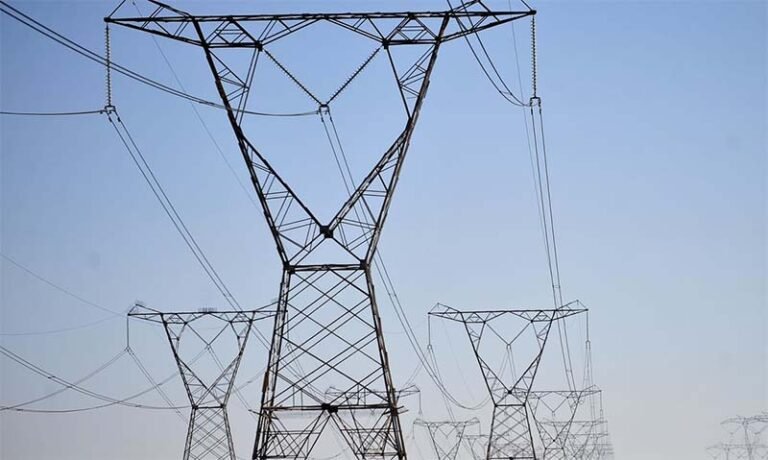 Brasil triplica número de interrupções no fornecimento de energia por queimadas em 5 anos