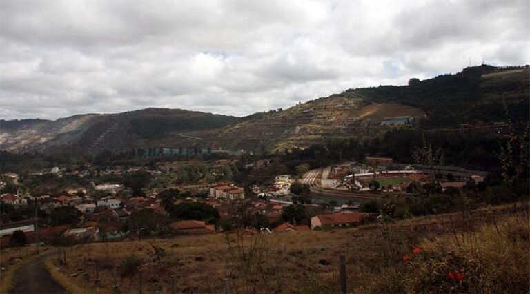 Feam diz que não há prazo para revalidar licença ambiental para a Vale continuar minerando em Itabira, vencida desde 2016