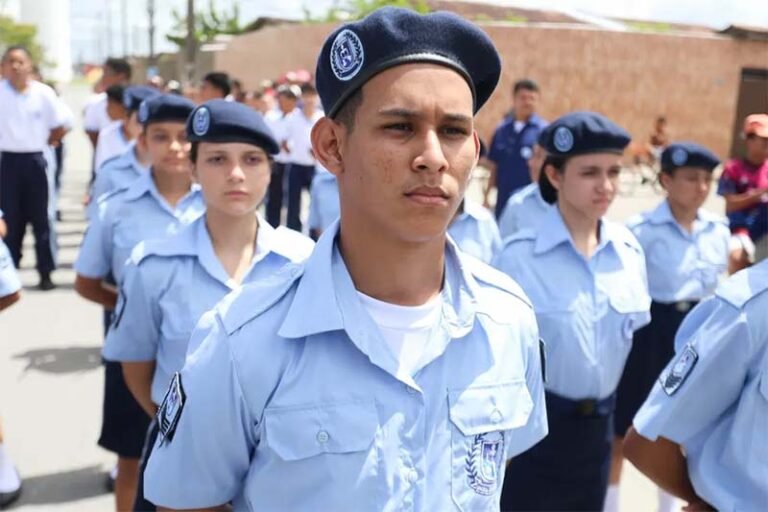 Escolas militarizadas e confessionais limitam potencial dos alunos, confirma estudo