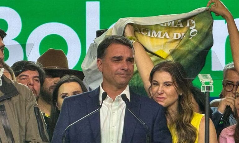 Flávio usou jatinho ligado a Vorcaro em viagem em 2025, diz revista