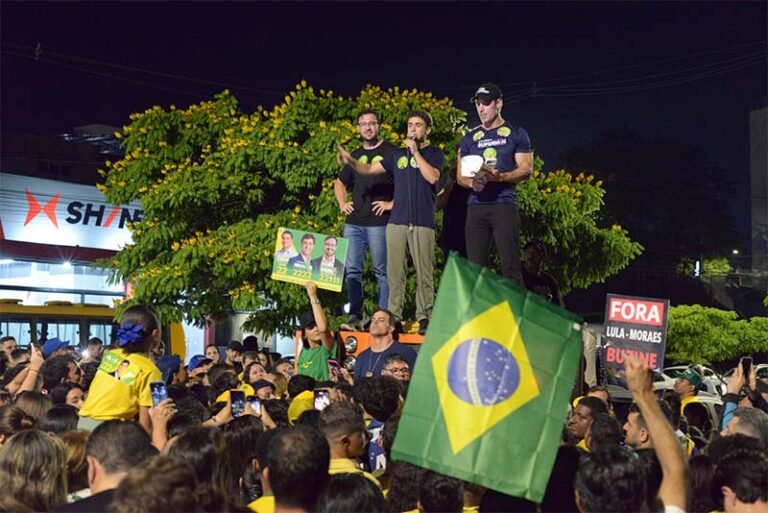 Nikolas Ferreira esteve em Itabira para alegria dos red pills, legendários e suas frenéticas seguidoras