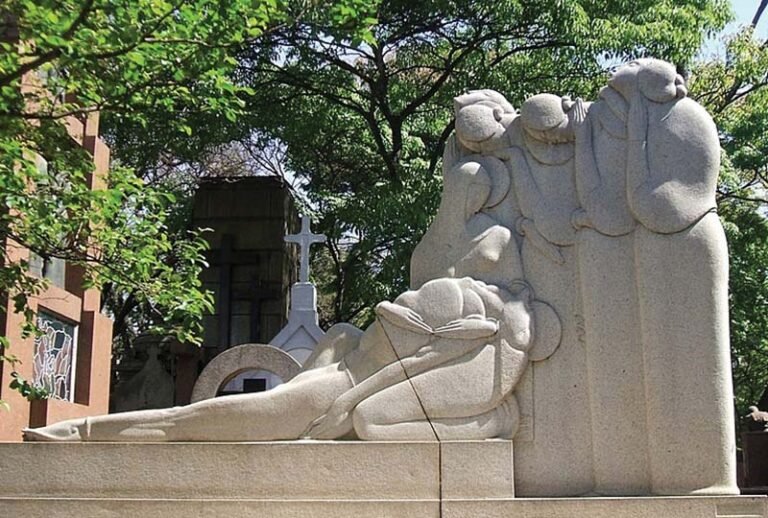 T. – há 100 anos 
