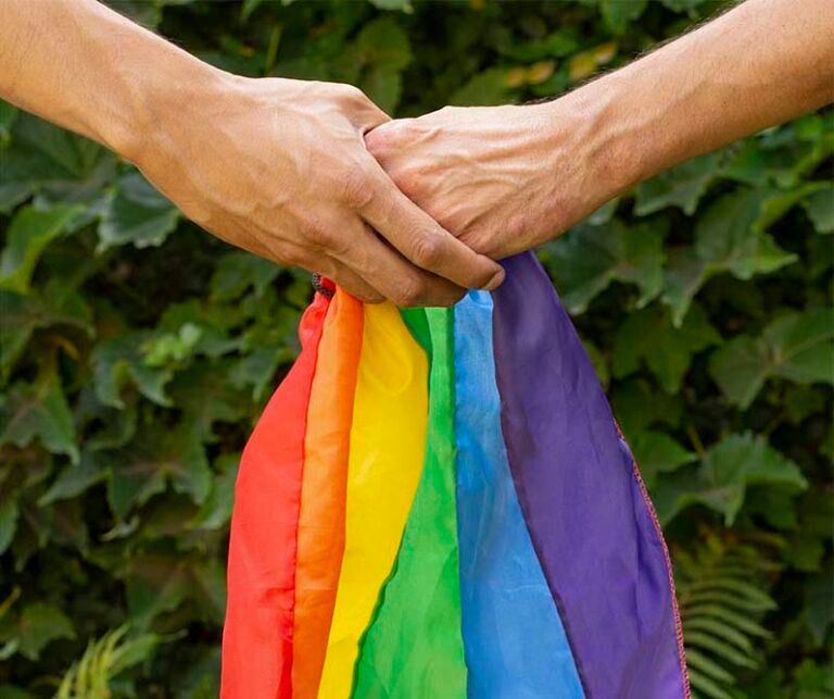 A pressa de casais do mesmo sexo em oficializar a união antes de 2027