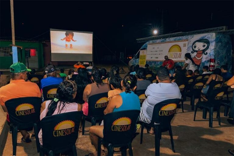 Cinema solar leva ‘O Menino e o Panda’ a São Gonçalo do Rio Abaixo com sessão gratuita e pipoca liberada