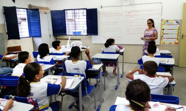Desafios da inclusão social e da IA ampliam importância do professor