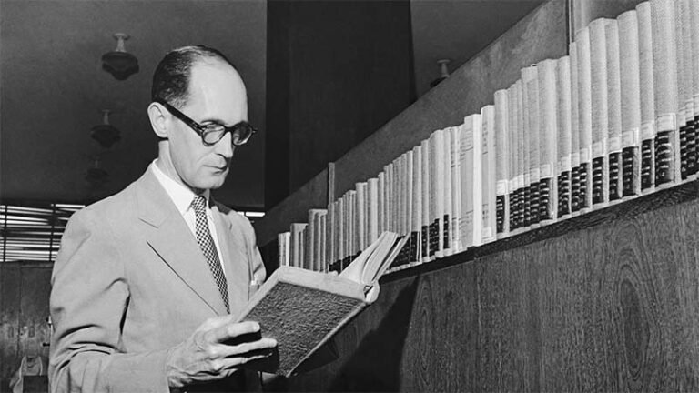 D. – há 101 anos 