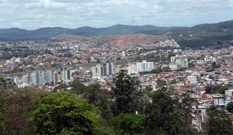 Itabira reforça estrutura laboratorial e ultrapassa 430 mil exames na rede pública em 2026