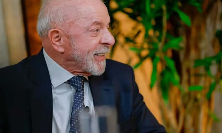 Lula diz que vai entregar nesta terça-feira ao TSE pedido de abertura de sigilo