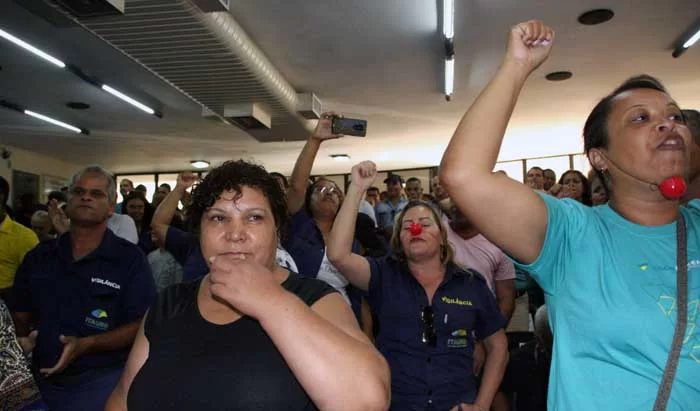 Câmara deve ter, nesta terça-feira, mais uma reunião com protestos de vigilantes ameaçados de demissão