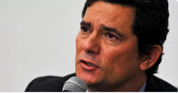 Sergio Moro entra na porta giratória da Lava-Jato