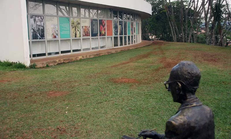 Drummond expõe no Memorial o seu grito poético em defesa da Mata Atlântica