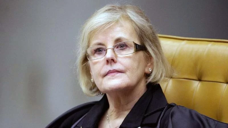 Supremo suspende repasses do orçamento secreto e mina base do governo Bolsonaro