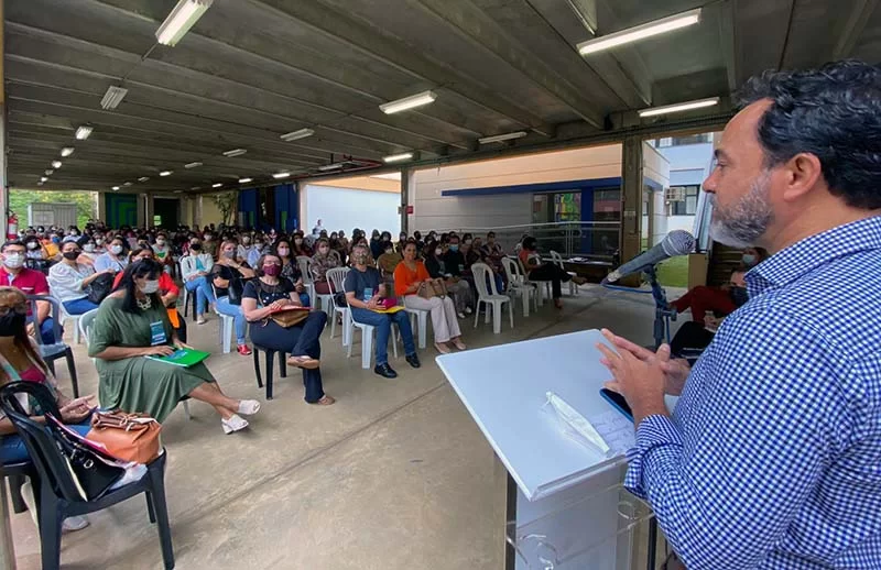 Prefeito de Itabira pede reforma pedagógica para melhorar a qualidade do ensino básico e anuncia melhorias nas escolas municipais