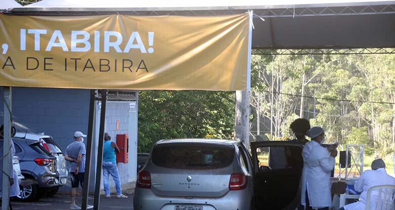 Itabira convoca para repescagem com AstraZeneca nesta semana e reforço com a Pfizer para quem foi vacinado há quatro meses
