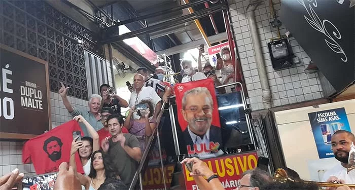 Belo Horizonte tem ato “espontâneo” pró-Lula e contra Bolsonaro no Mercado Municipal