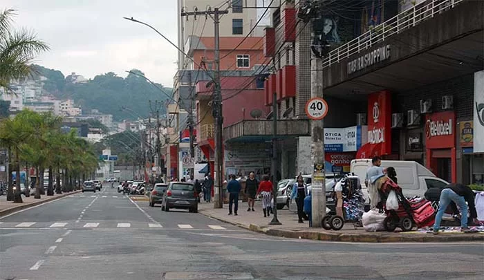 Pandemia não acabou. Em Itabira, taxa de transmissão elevada preocupa as autoridades em saúde e município registra mais um óbito por Covid-19