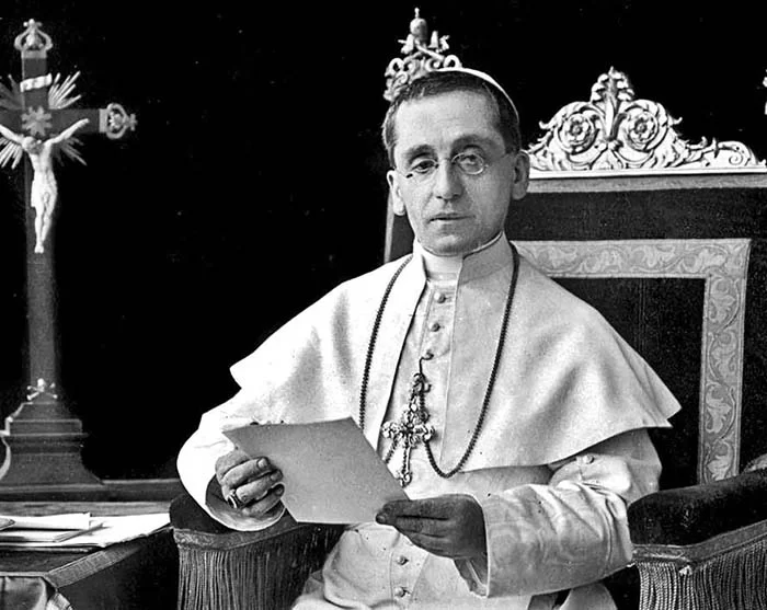 O papa, o bibliotecário e o espírito das roupas