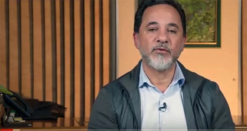 Prefeito Marco Antônio Lage propõe ao itabirano colorir Itabira de vermelho