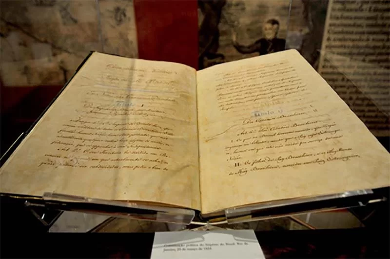 Outubro Itabirano. Crônicas da Itabira do Matto-dentro Imperial – 1828 – História de Juízes. A primeira Constituição