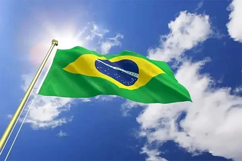 A nossa bandeira jamais será vermelha e daí?