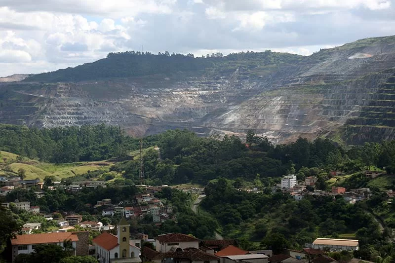 Produção de minério de ferro em Itabira tem quedas sucessivas, mas geração de empregos permanece em alta