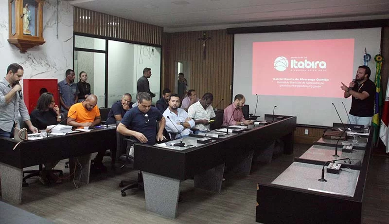 Gabriel Quintão explica ata de adesão na contratação de empresa para asfaltar e recapear ruas em Itabira, mas não convence oposição