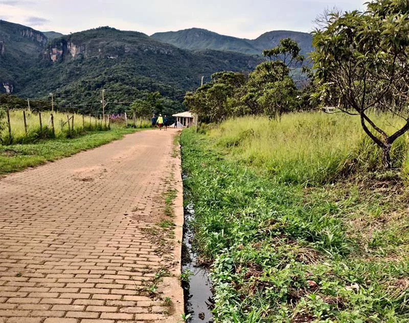 Bernardo Rosa foi a Serra dos Alves e viu esgoto correndo a céu aberto, ocupação desordenada do solo e ETA que não funciona
