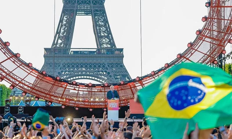 O mundo ouve Lula em Paris: “países ricos têm que financiar a proteção das florestas”