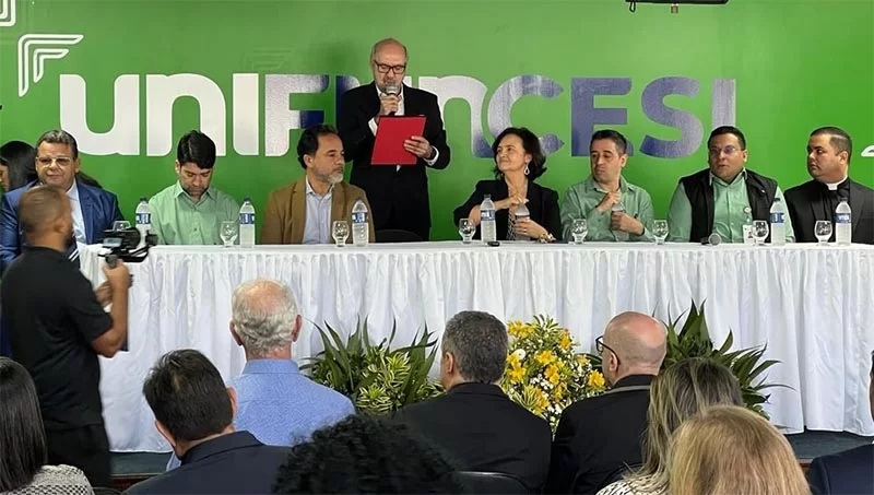 Vale e Funcesi celebram acordo para instalação de curso de medicina em Itabira