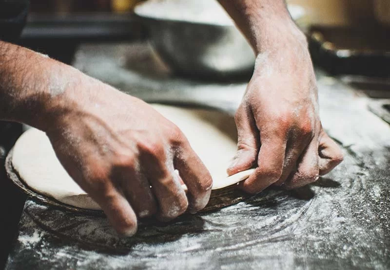 No Dia da Pizza, aprenda a preparar uma massa saudável e mineirinha