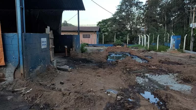 Sem alvará, empresa que poluiu o manancial da Pureza é clandestina no DI e confirma a ineficácia da fiscalização municipal