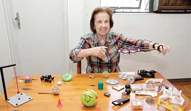 Morre a santa-mariense Beatriz Alvarenga, aos 100 anos, professora de Física da UFMG