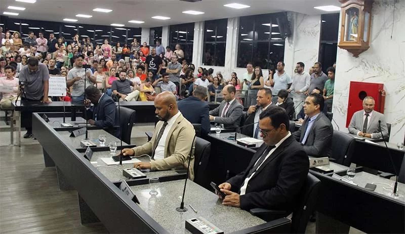 Lobby do servidor funciona e tem ganho com aprovação de novo Plano de Cargos e Salários, mas prefeito pode vetar emendas