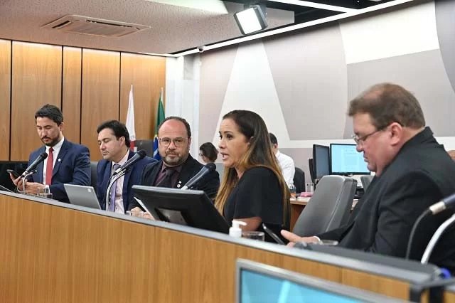 Deputados de Minas Gerais e Espírito Santo cobram compensação a atingidos por barragem em Mariana