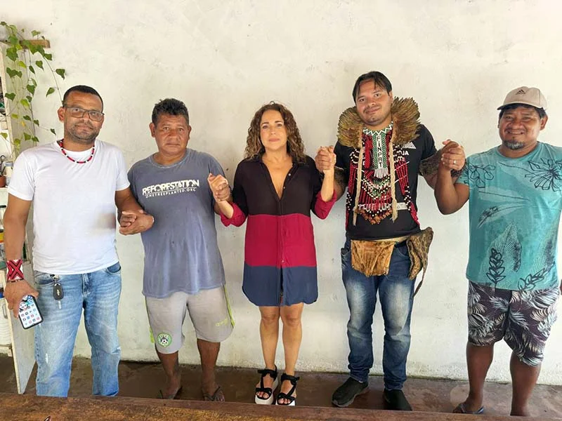Daniela Mercury visita aldeia Pataxó no sul da Bahia e relata violações aos direitos humanos