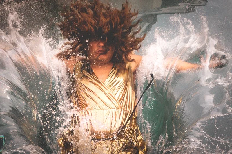 Artista confronta memórias de medo para produzir obra fotográfica