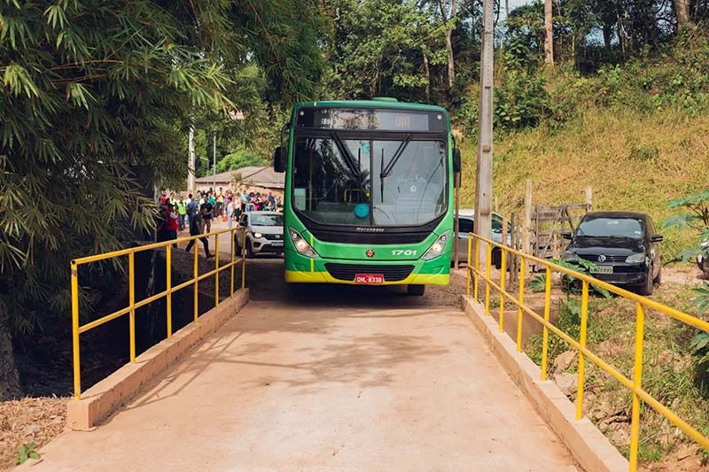 Comunidade do Engenho recebe duas pontes de concreto e ganha linha regular de transporte coletivo pelo programa Viver Melhor no Campo