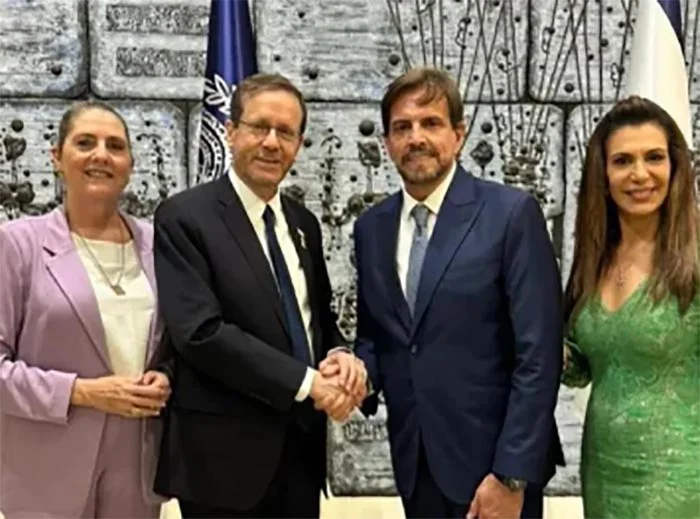 Em meio à guerra, bispos da Renascer fazem turismo em Israel e se encontram com presidente