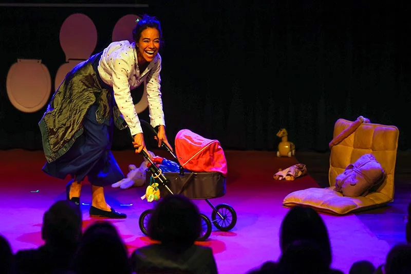 Instituto Cultural Vale traz a Itabira, no domingo (30), o espetáculo teatral Mãe fora da Caixa, com a atriz Miá Mello