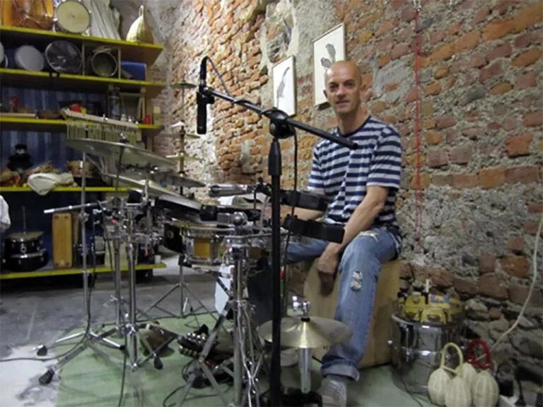Gilson Silveira, percussionista itabirano residente na Itália, conta um pouco de sua trajetória antes de fazer show com Titane no ViJazz