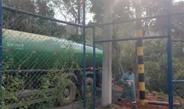 Água do rio Tanque já chega a Itabira em caminhões-tanque para reforçar o abastecimento dos bairros servidos pela ETA Gatos