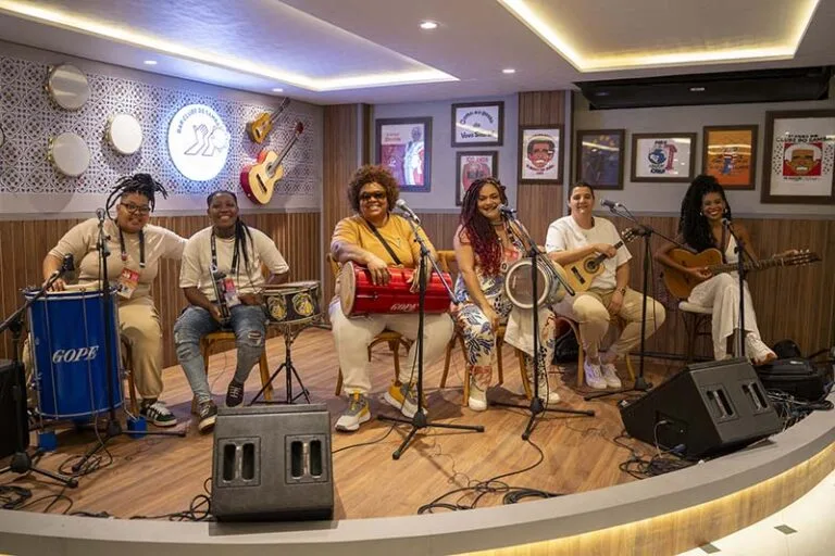 Clube do Samba apresenta sua história e tradição em um bar temático no Rock in Rio 2024