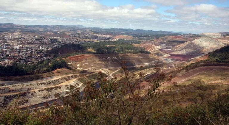 Vale e outras mineradoras dão calote bilionário e afetam municípios de Minas Gerais e Pará