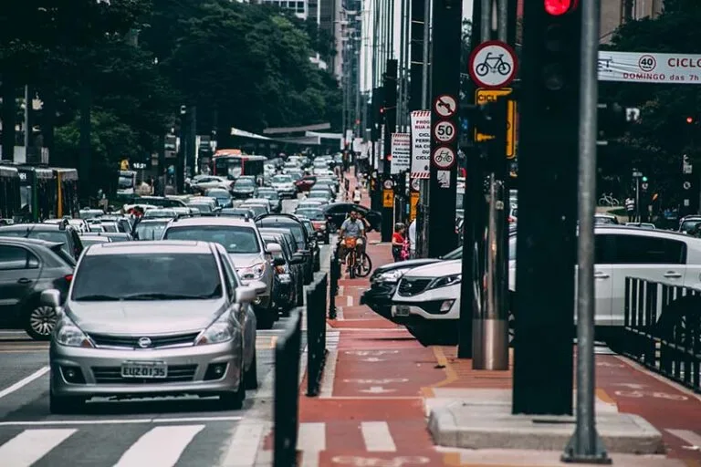 Oportunidades de negócios no setor de transporte: crescimento e especialização