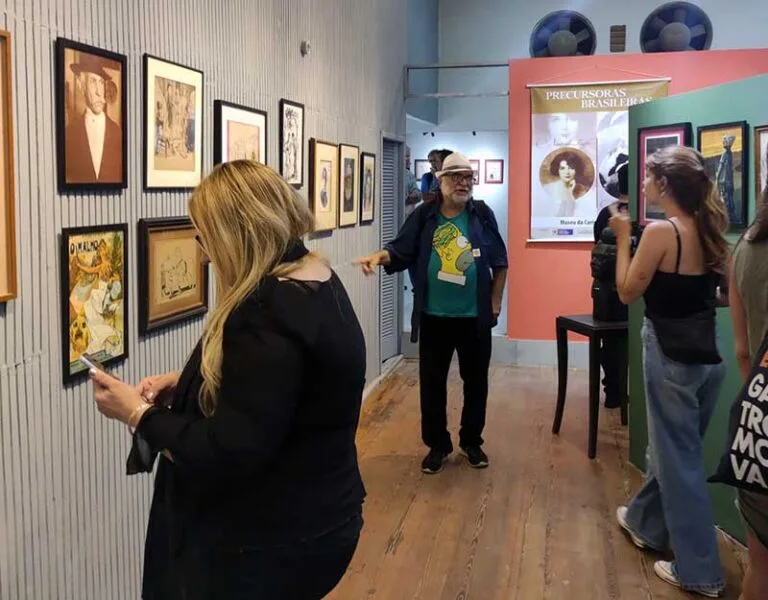 Museu da Caricatura Brasileira é inaugurado no Rio com busto de Samuel Gorberg, obra de Genin