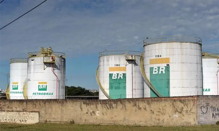 Petrobras aumenta preço do diesel em mais de 6% a partir de sábado (1º), o primeiro em mais de um ano
