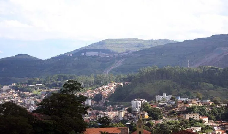 Agendamento da Reunião Pública para discutir ampliação de minas da Vale em Itabira é criticado por começar em  horário comercial, dificultando a participação popular