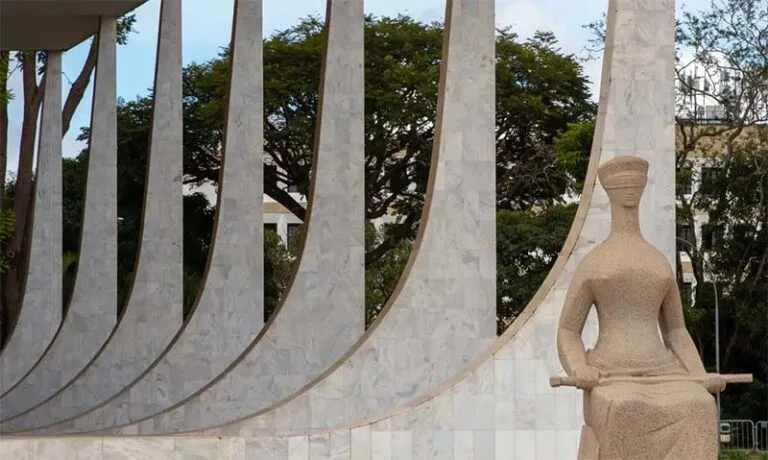 STF aceita denúncias e deixa Bolsonaro acuado após depoimento de Freire Gomes