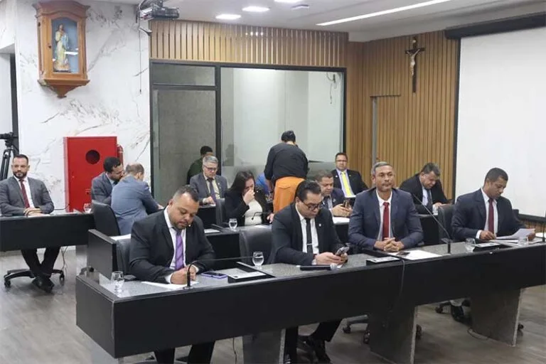 Câmara de Itabira debate risco de fechamento do Centro Dia da Apae, sustentabilidade de entidades e embates políticos com graves acusações