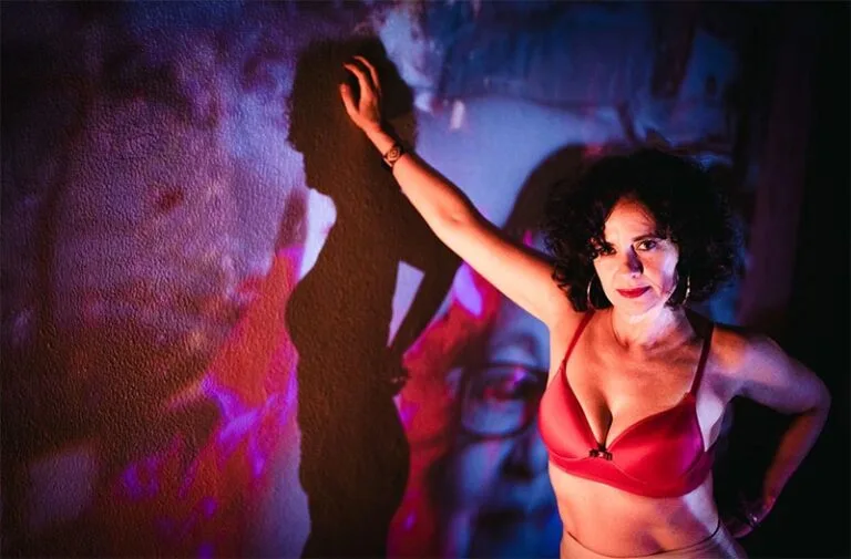 Hoje tem espetáculo? Tem sim, senhor, com o Coletivo Mulheres da Vida no palco do Centro Cultural de Itabira